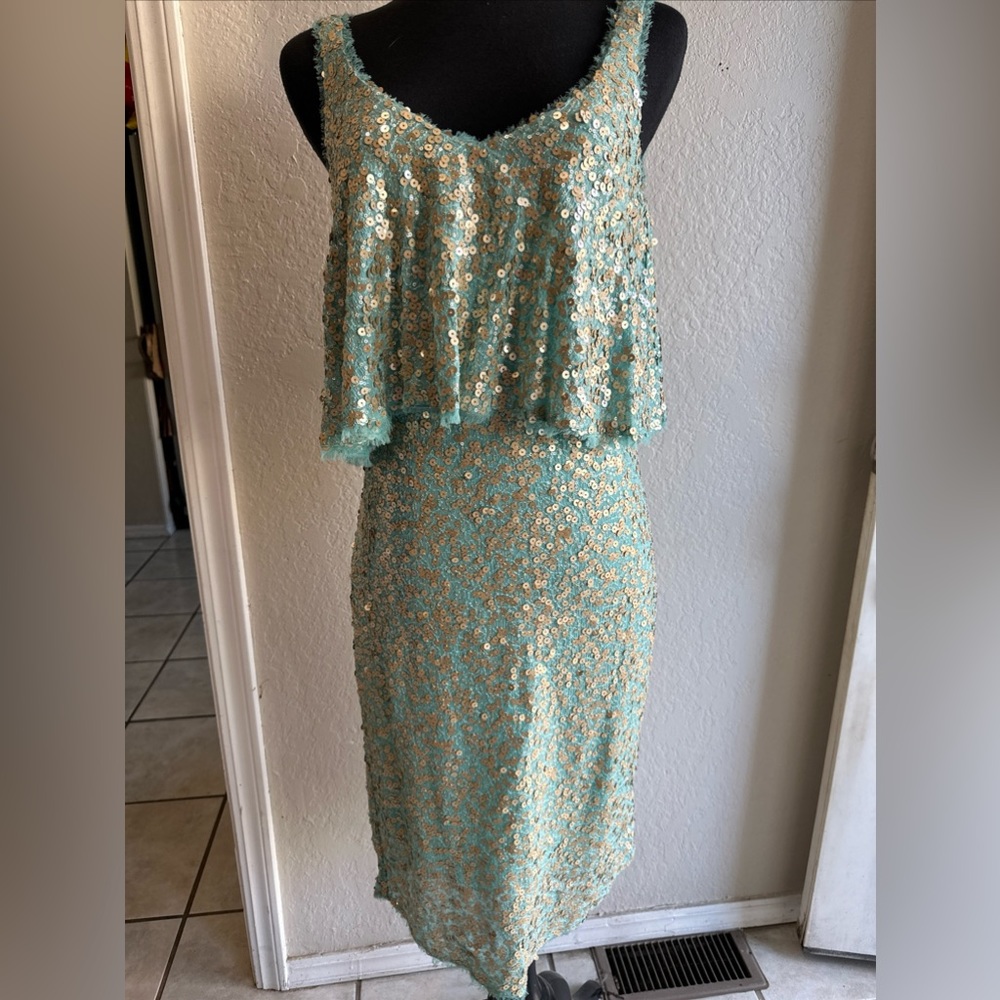 Beautiful Badgley Mischka  sequin dress in Tiffany blue sz 8
